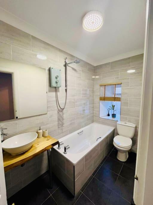Beautiful Spacious Apartment In Town Centre Обан Экстерьер фото